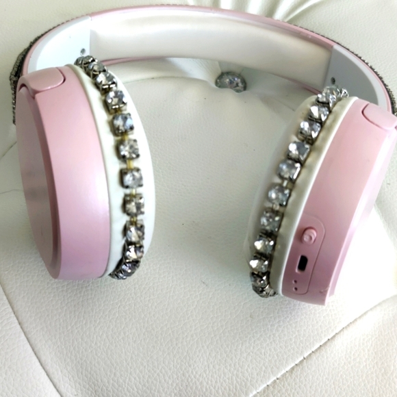 Pink rhinestone wireless bling headphones - Picture 5 of 8
